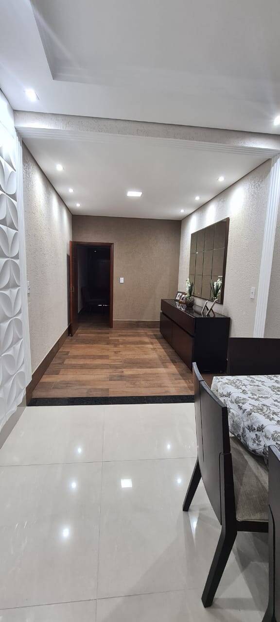 Sobrado à venda com 3 quartos, 240m² - Foto 2