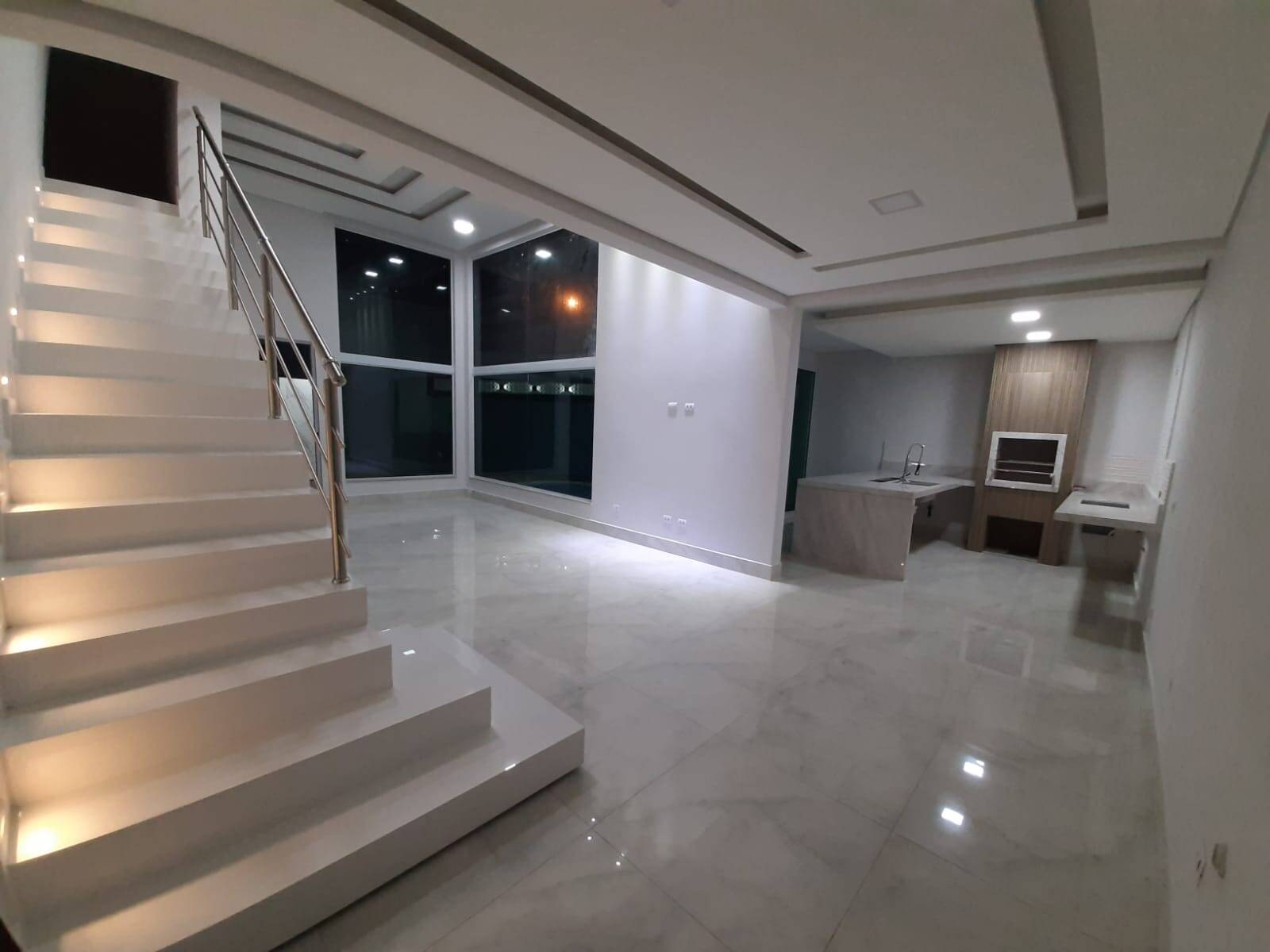 Sobrado à venda com 3 quartos, 227m² - Foto 1