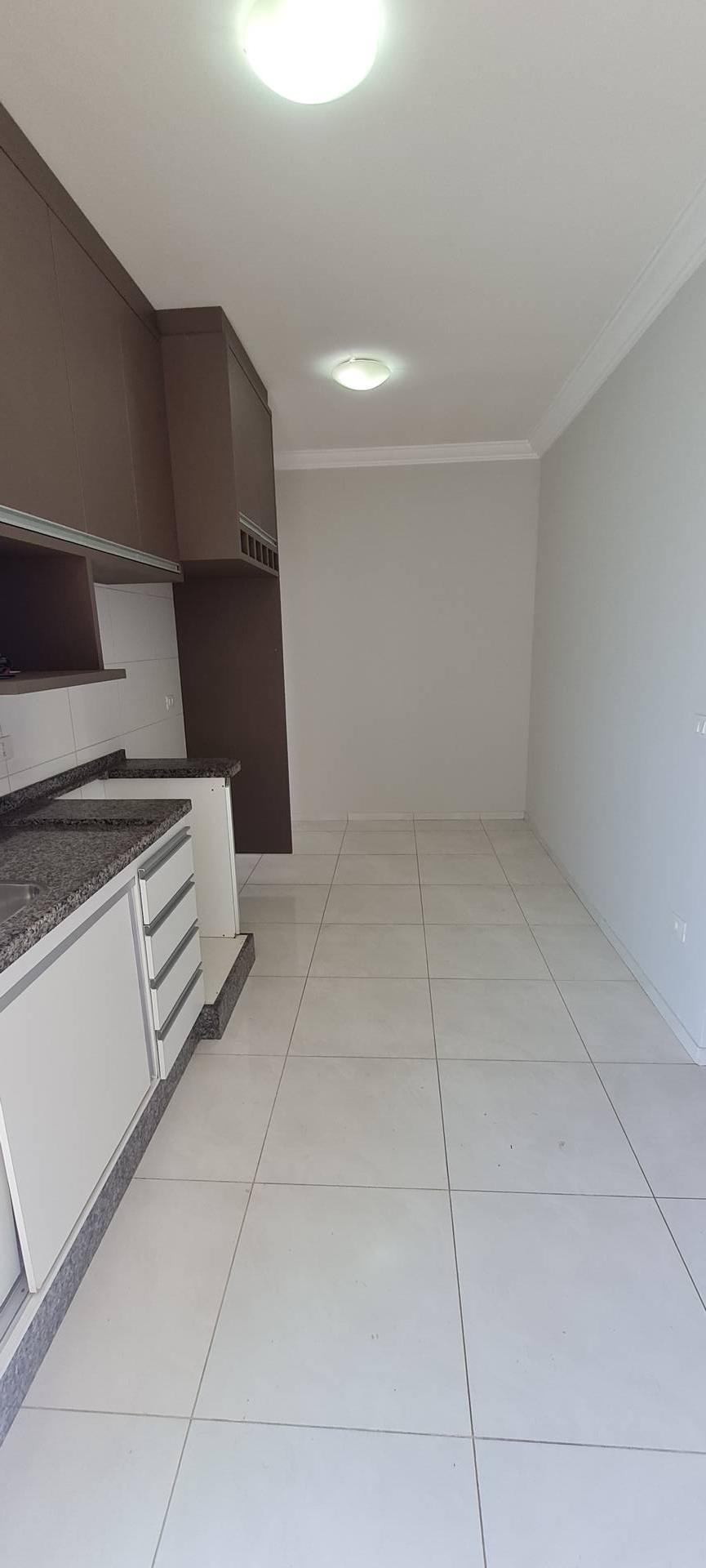 Apartamento à venda com 2 quartos, 70m² - Foto 3