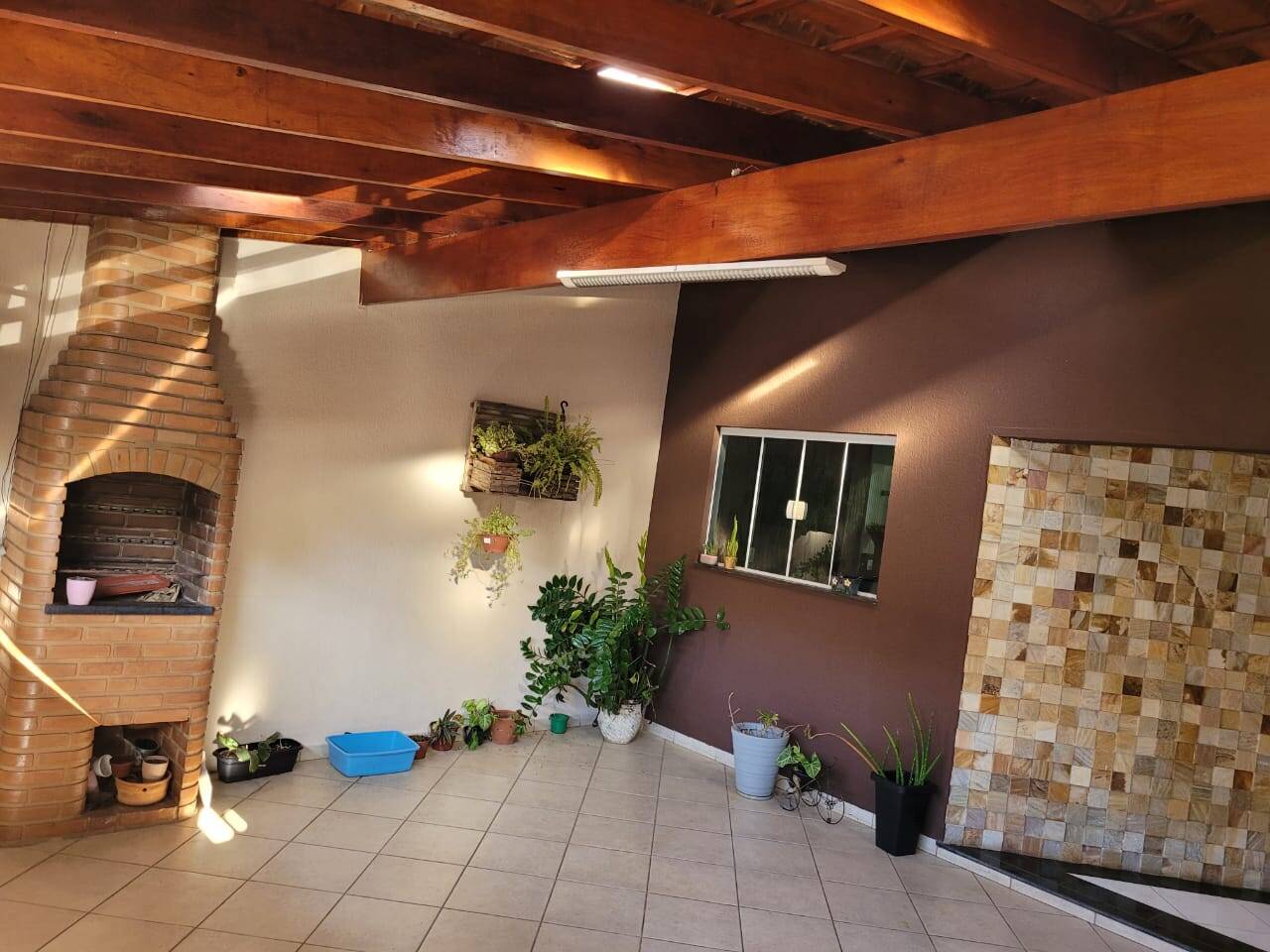 Casa à venda com 3 quartos, 132m² - Foto 1