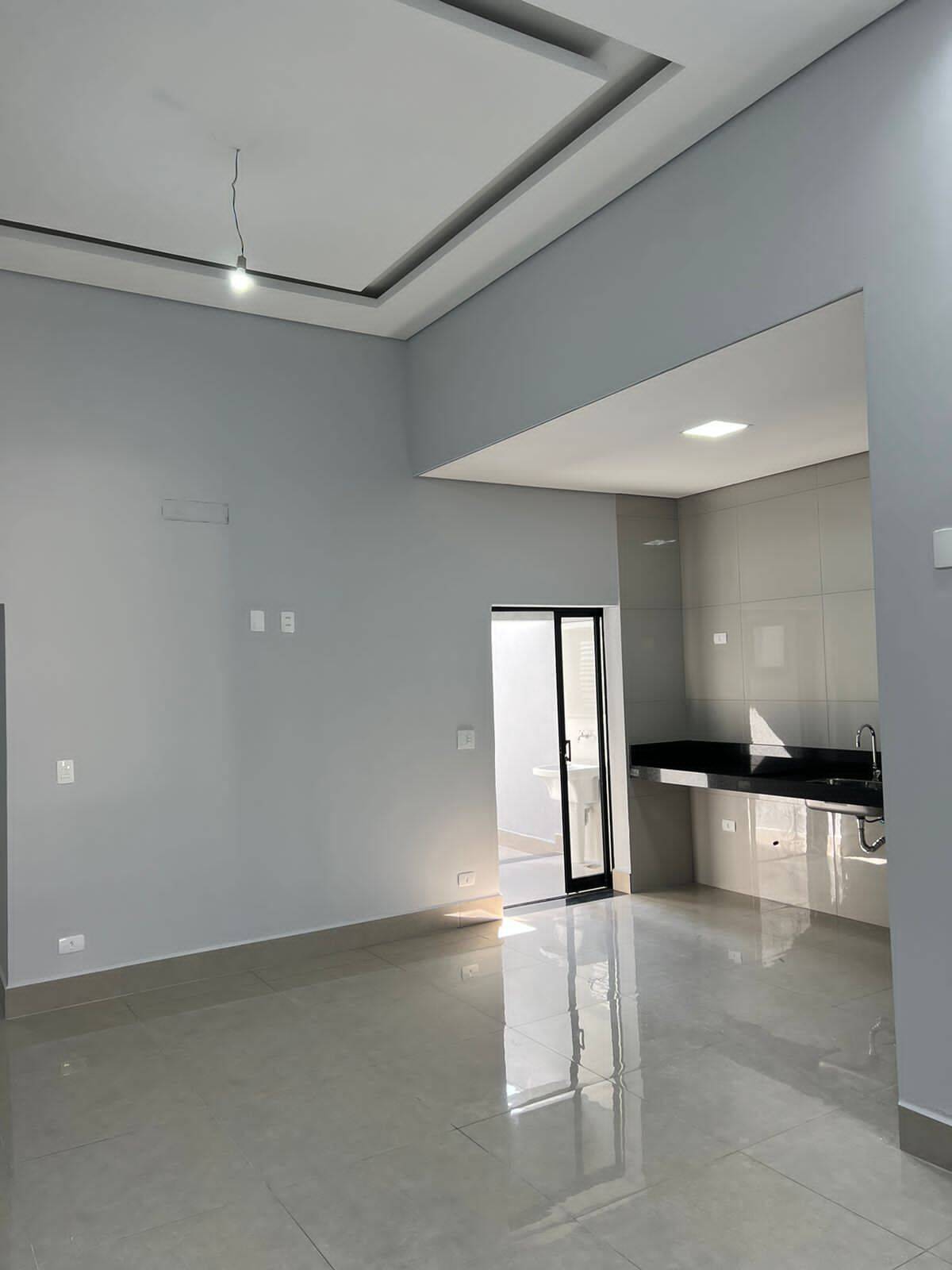 Casa à venda com 3 quartos, 111m² - Foto 1