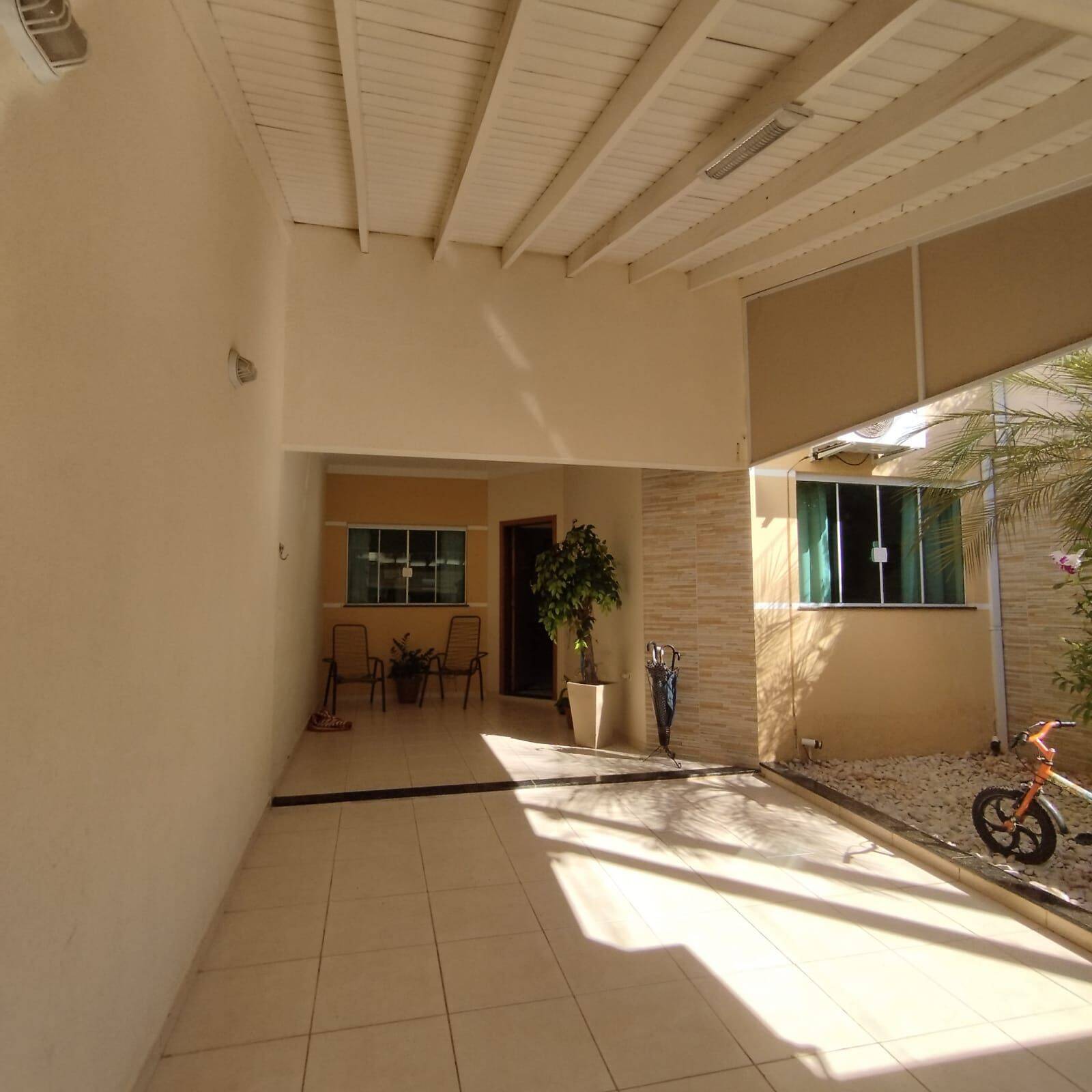 Casa à venda com 3 quartos, 105m² - Foto 1