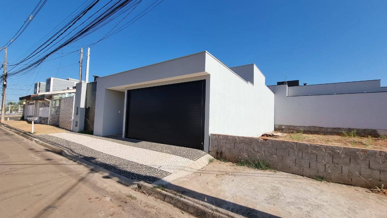 Casa à venda com 3 quartos, 160m² - Foto 1