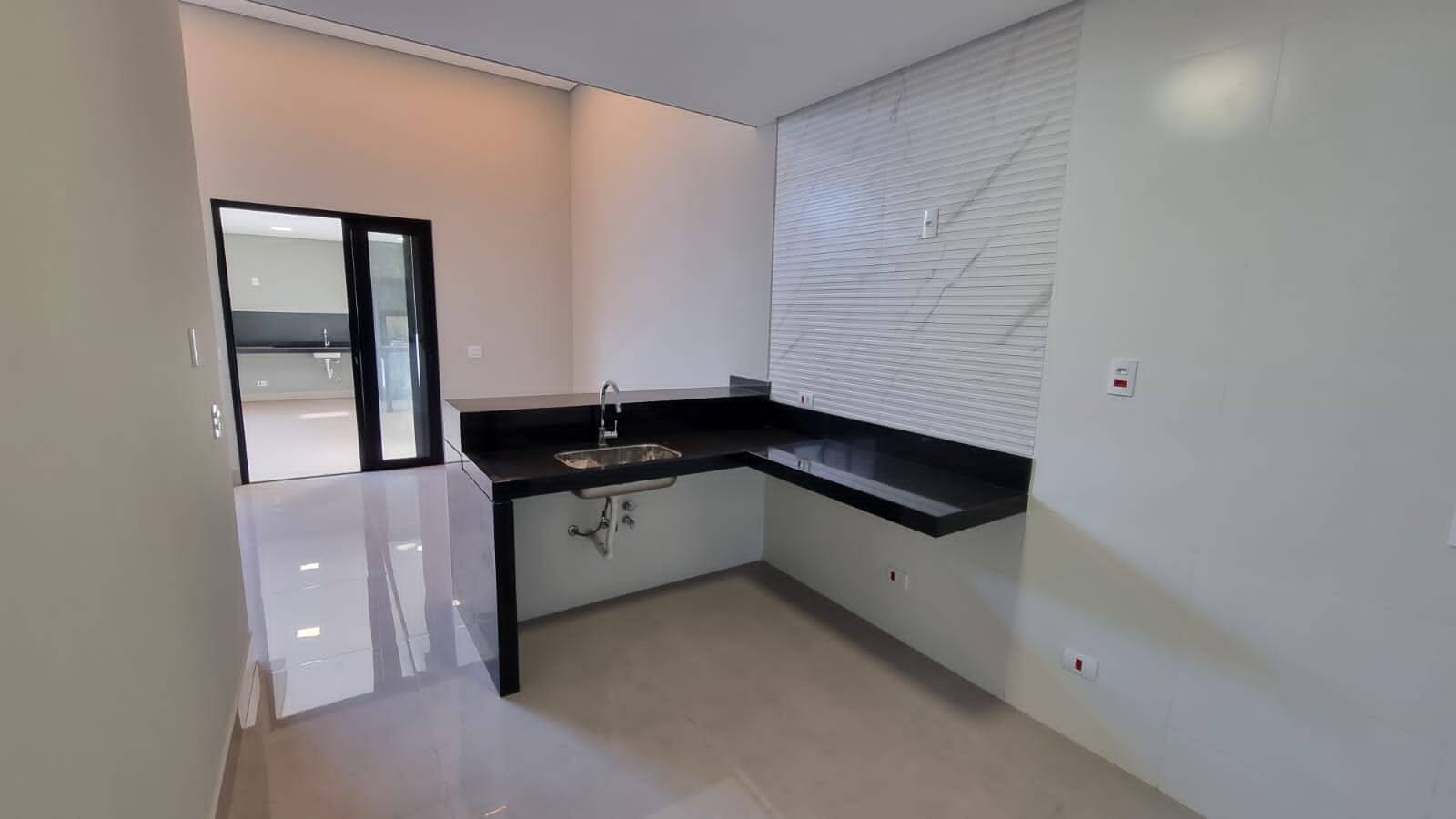 Casa à venda com 3 quartos, 160m² - Foto 4