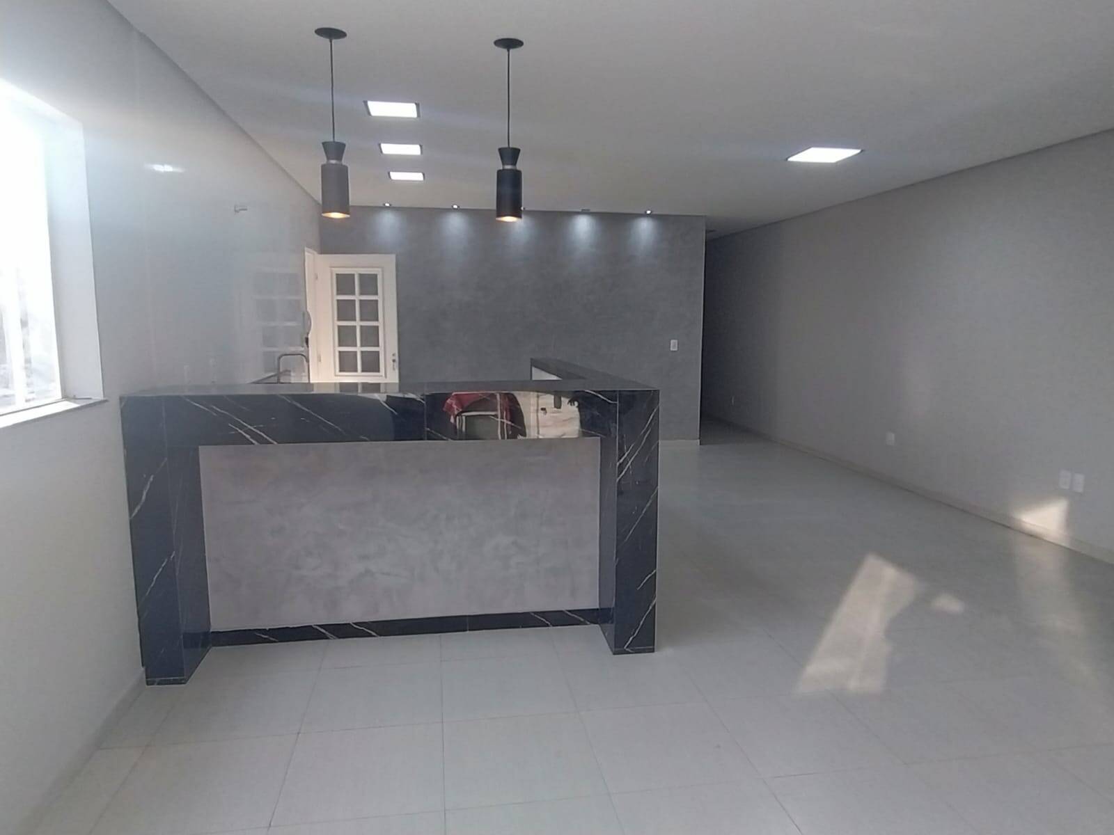 Casa à venda com 3 quartos, 139m² - Foto 1