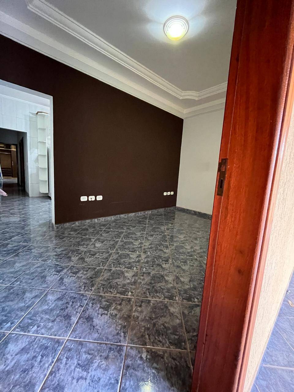 Casa à venda com 2 quartos, 90m² - Foto 3